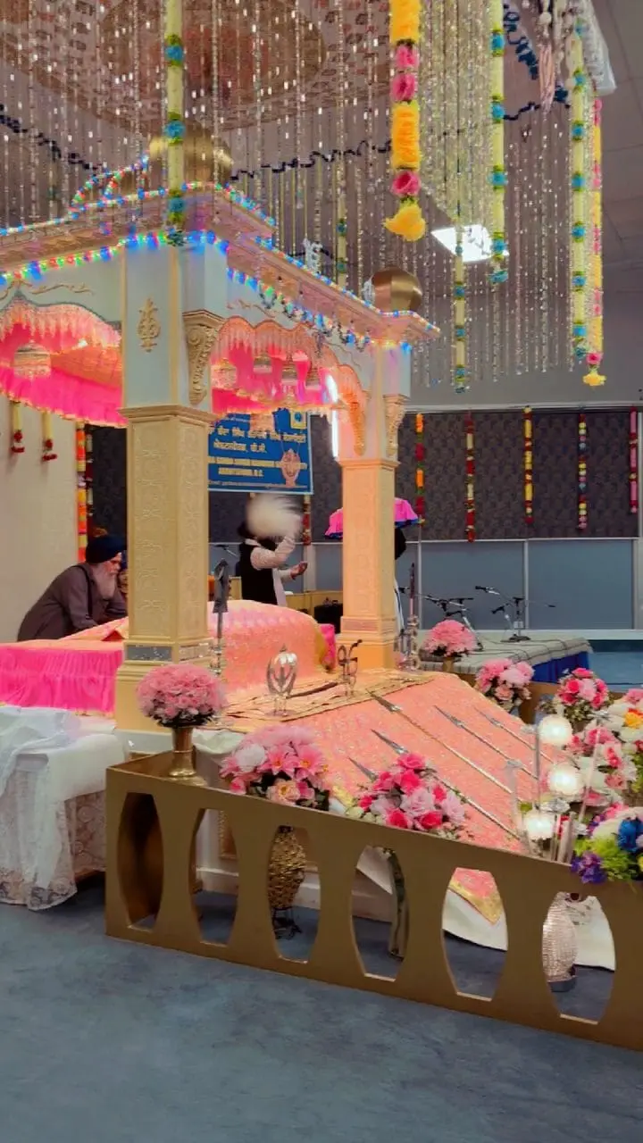 Side view of the platform with pink cloth and floral decor.